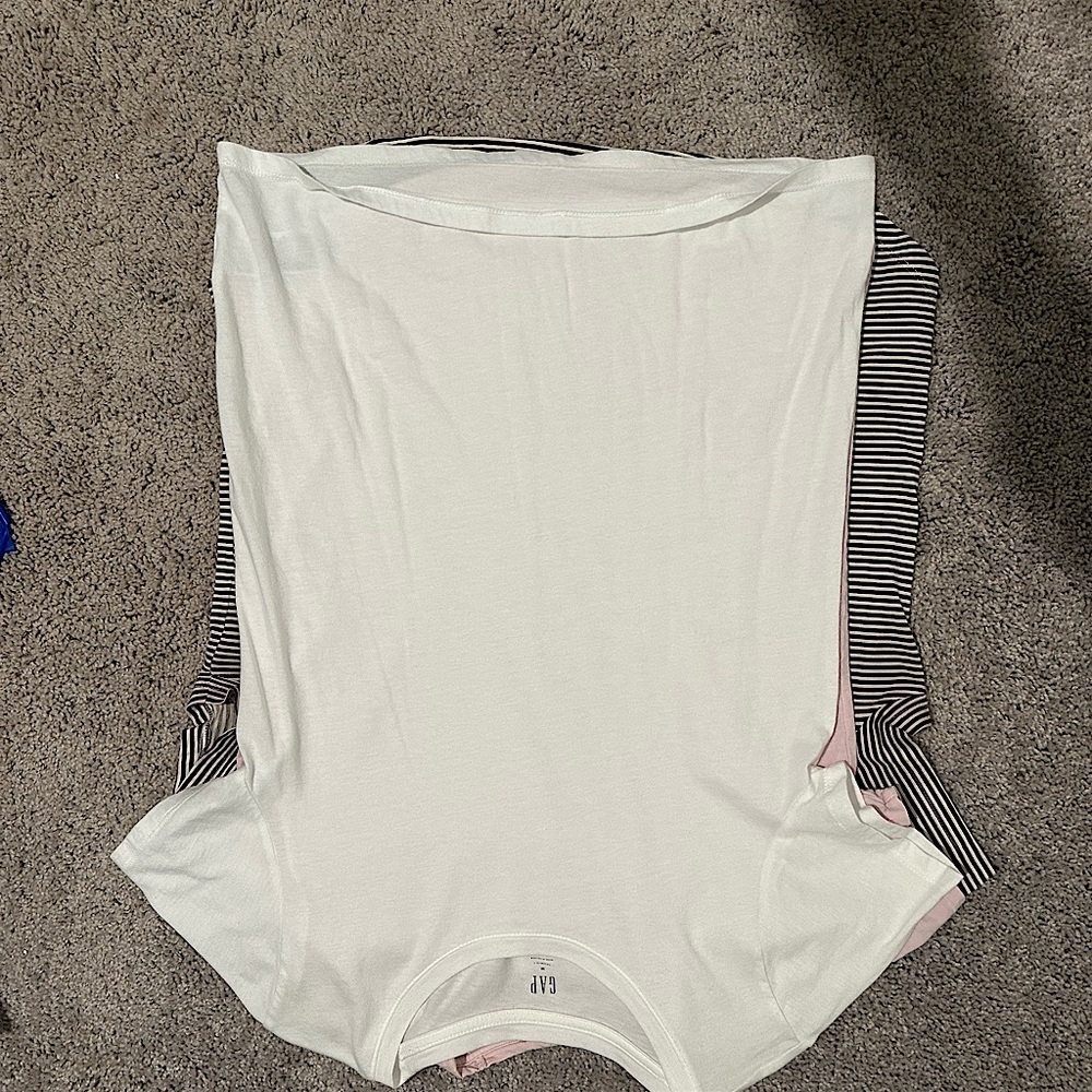 Women's shirts in good condition, some new and almost new, Size M